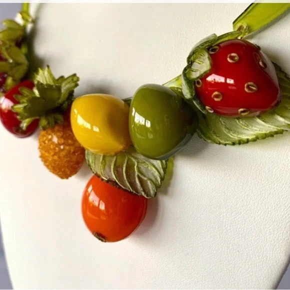 Cilea Paris  fruit 🍎 necklace - Picture 3 of 5